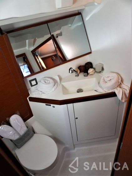 Oceanis 46.1 - Yacht Charter Sailica