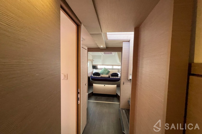 Lucia 40 - Yacht Charter Sailica