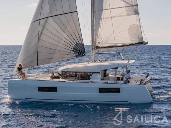 Lagoon 40 - Yacht Charter Sailica