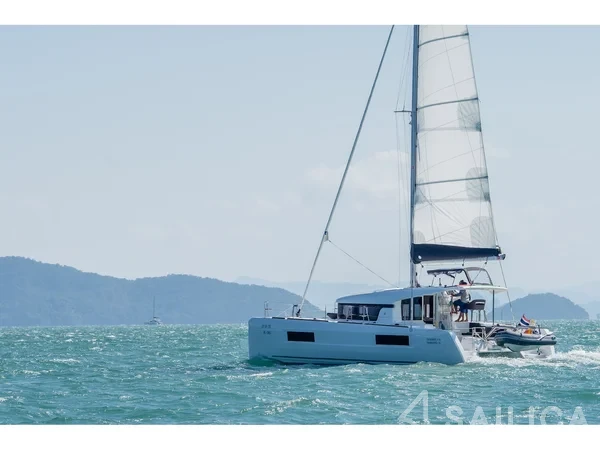 Lagoon 40 - Yacht Charter Sailica