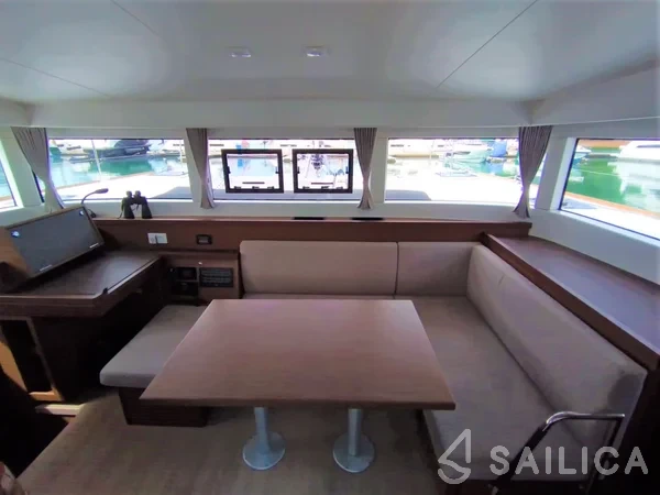 Lagoon 40 - Yacht Charter Sailica