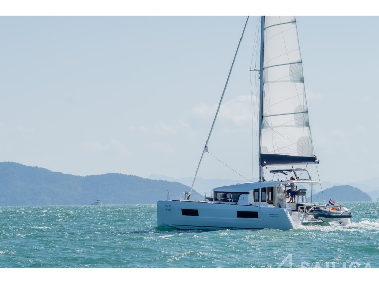 Lagoon 40 - Yacht Charter Sailica