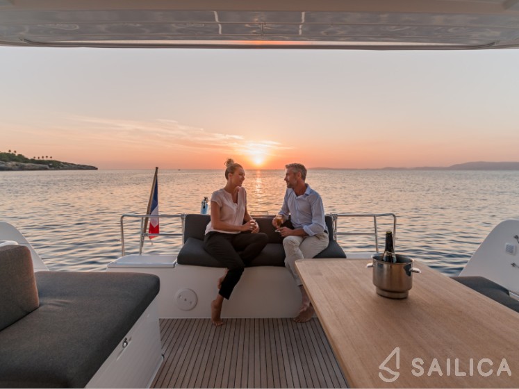 Lagoon 40 - Yacht Charter Sailica