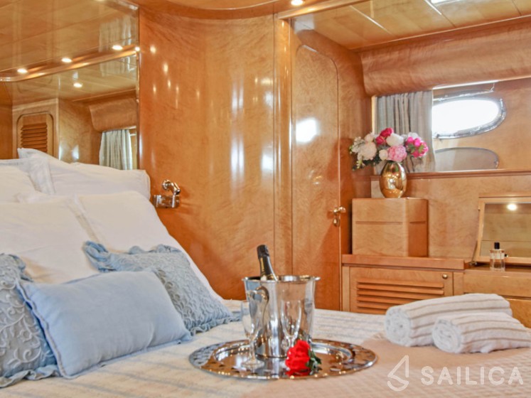 Rizzardi 80 Technema - Yacht Charter Sailica