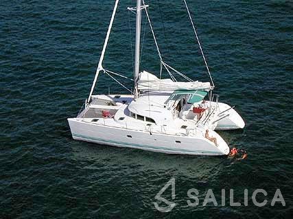 Lagoon 380 - Yacht Charter Sailica