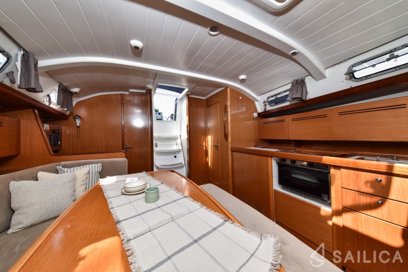 Cyclades 43.4 - Yacht Charter Sailica