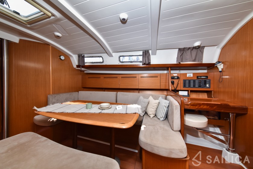 Cyclades 43.4 - Yacht Charter Sailica