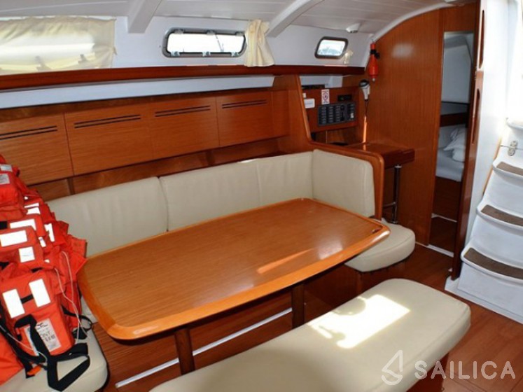 Cyclades 43.4 - Yacht Charter Sailica