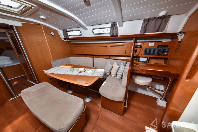 Cyclades 43.4 - Yacht Charter Sailica