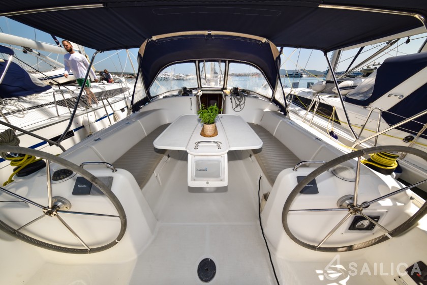 Cyclades 43.4 - Yacht Charter Sailica