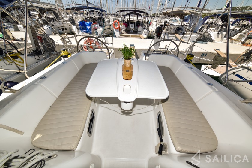 Cyclades 43.4 - Yacht Charter Sailica