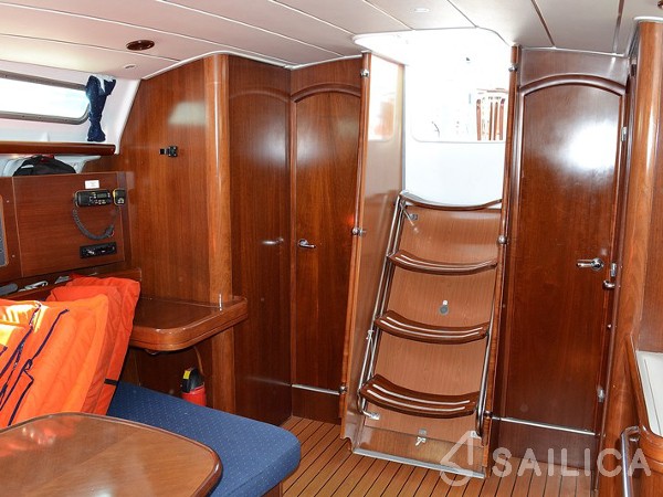Oceanis 423 Clipper - Yacht Charter Sailica