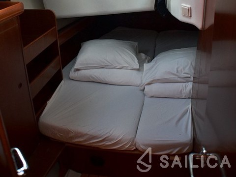 Oceanis 423 Clipper - Yacht Charter Sailica