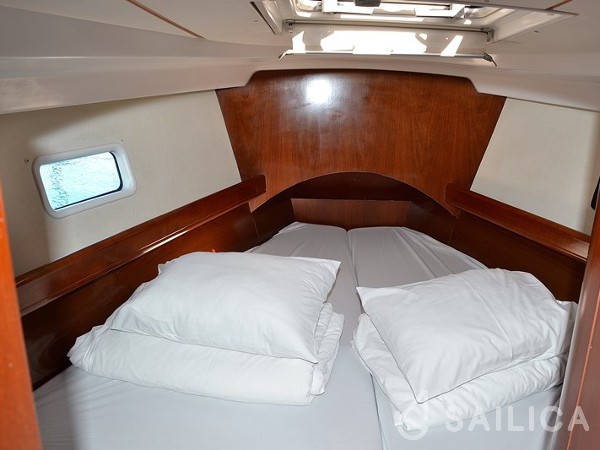 Oceanis 423 Clipper - Yacht Charter Sailica