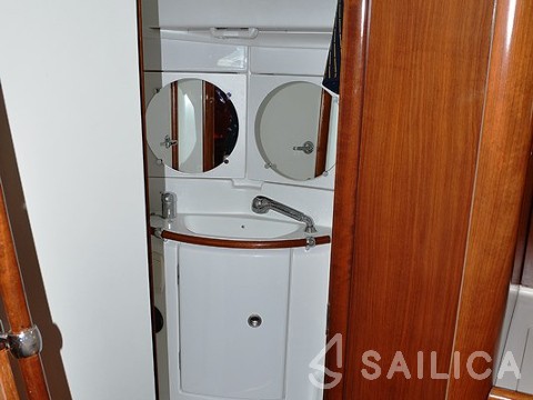 Oceanis 423 Clipper - Yacht Charter Sailica