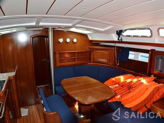 Oceanis 423 Clipper - Yacht Charter Sailica