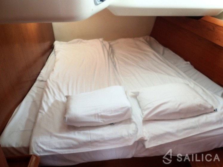 Sun Odyssey 45 - Yacht Charter Sailica