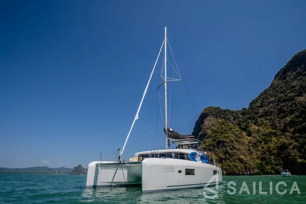 Lagoon 42 - Yacht Charter Sailica