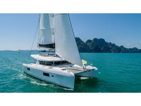 Lagoon 42 - Yacht Charter Sailica