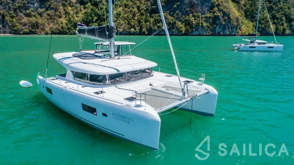 Lagoon 42 - Yacht Charter Sailica