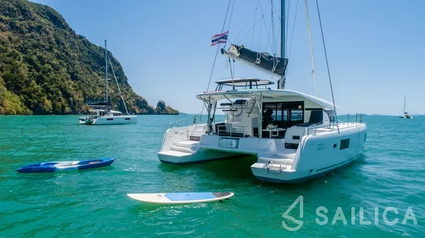 Lagoon 42 - Yacht Charter Sailica
