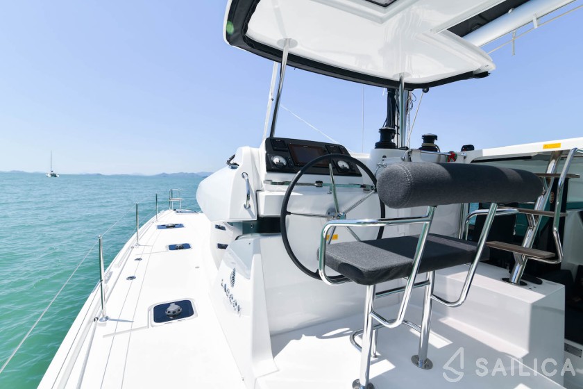Lagoon 42 - Yacht Charter Sailica