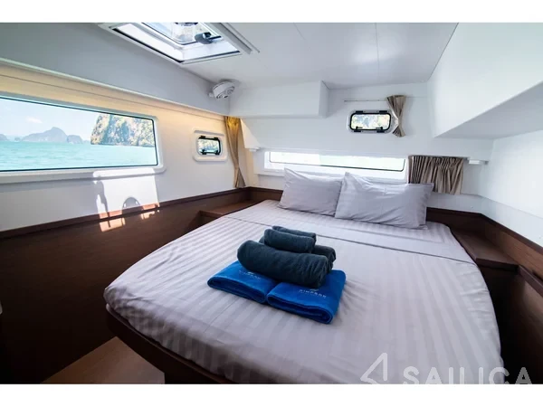Lagoon 42 - Yacht Charter Sailica
