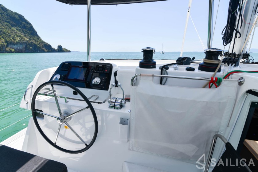 Lagoon 42 - Yacht Charter Sailica