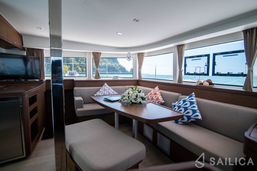 Lagoon 42 - Yacht Charter Sailica