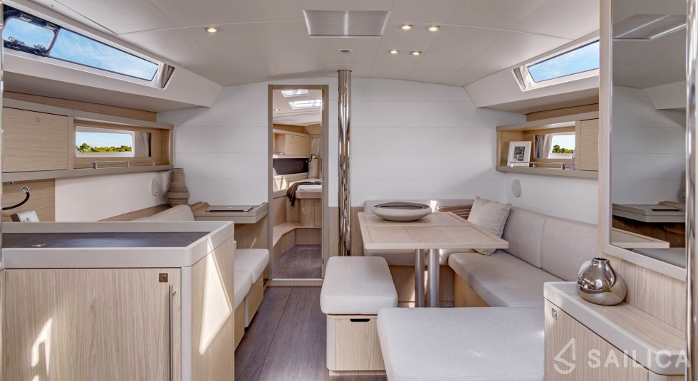 Oceanis 45 - Yacht Charter Sailica