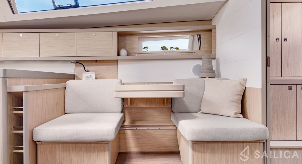 Oceanis 45 - Yacht Charter Sailica