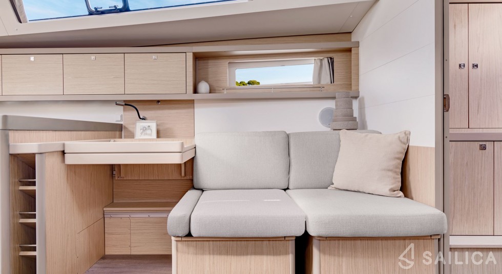Oceanis 45 - Yacht Charter Sailica