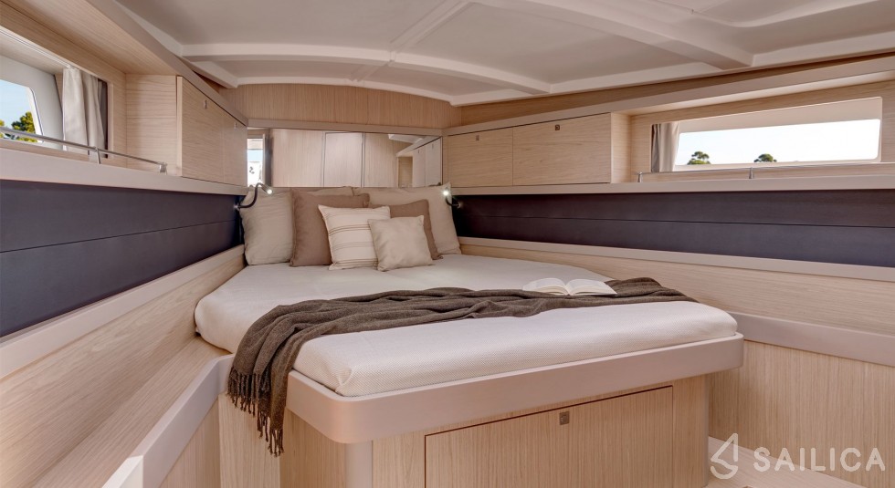 Oceanis 45 - Yacht Charter Sailica
