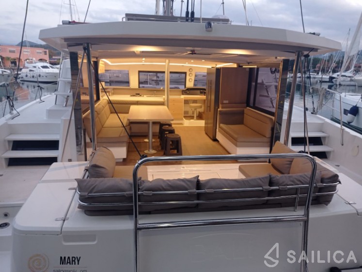 Bali 4.3 - Yacht Charter Sailica