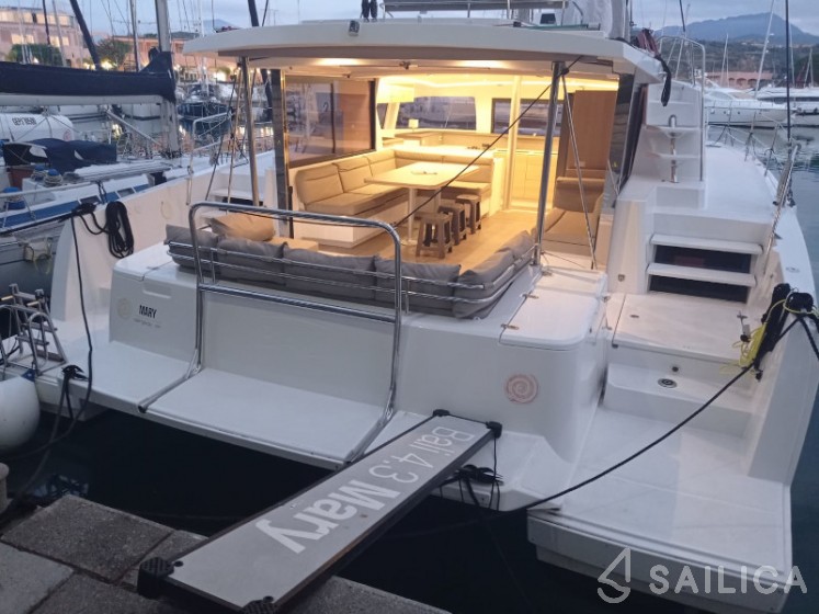 Bali 4.3 - Yacht Charter Sailica