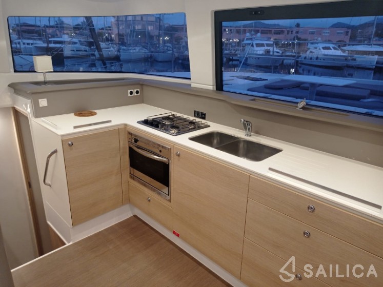 Bali 4.3 - Yacht Charter Sailica