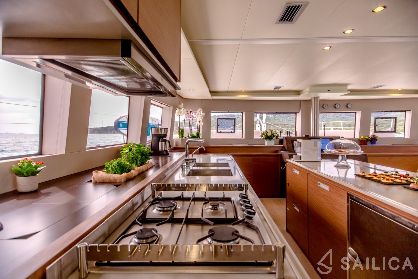Lagoon 620 - Yacht Charter Sailica