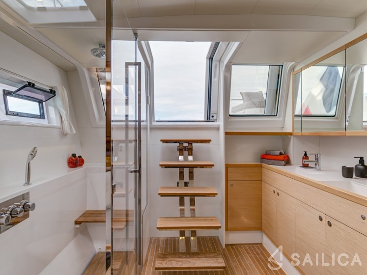 Lagoon 620 - Yacht Charter Sailica