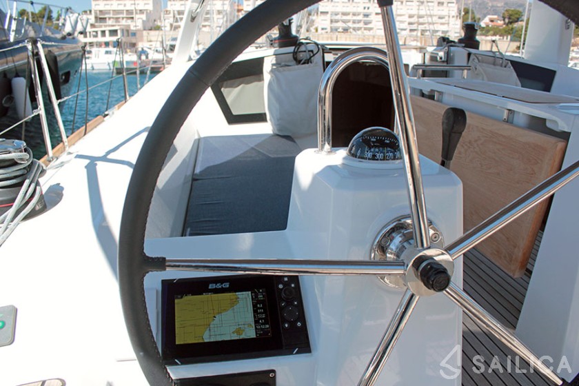 Oceanis 38.1 - Yacht Charter Sailica