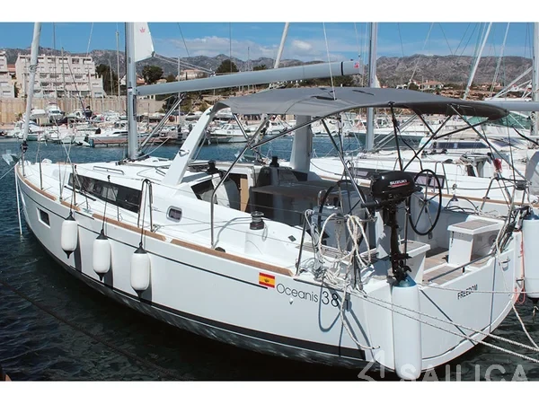 Oceanis 38.1 - Yacht Charter Sailica