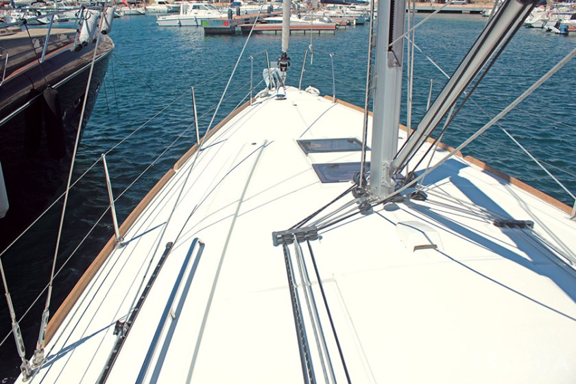 Oceanis 38.1 - Yacht Charter Sailica
