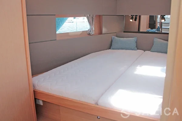 Oceanis 38.1 - Yacht Charter Sailica