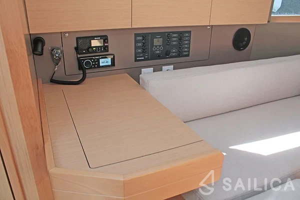 Oceanis 38.1 - Yacht Charter Sailica