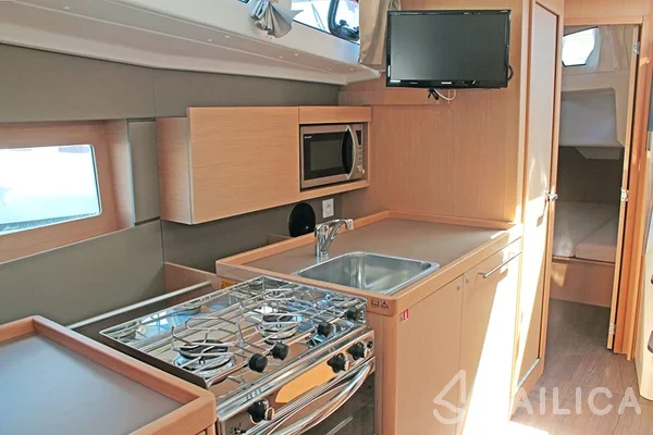 Oceanis 38.1 - Yacht Charter Sailica