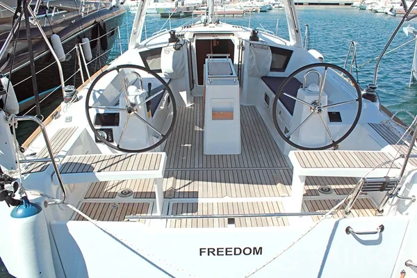 Oceanis 38.1 - Yacht Charter Sailica