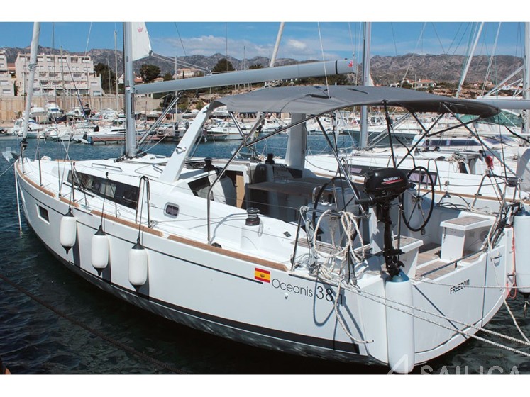 Oceanis 38.1 - Yacht Charter Sailica