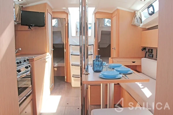 Oceanis 38.1 - Yacht Charter Sailica