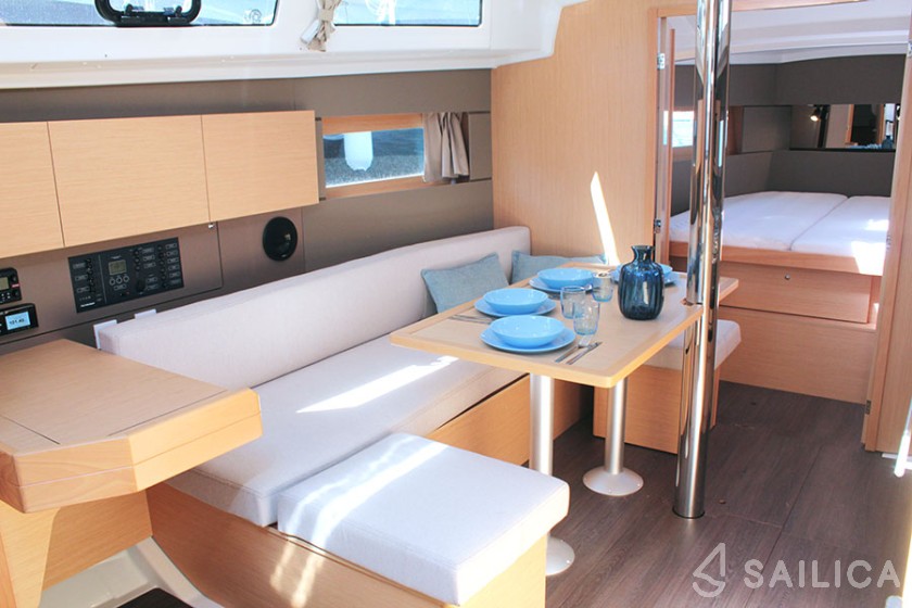 Oceanis 38.1 - Yacht Charter Sailica