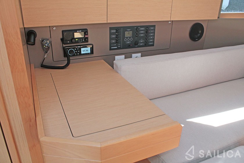 Oceanis 38.1 - Yacht Charter Sailica