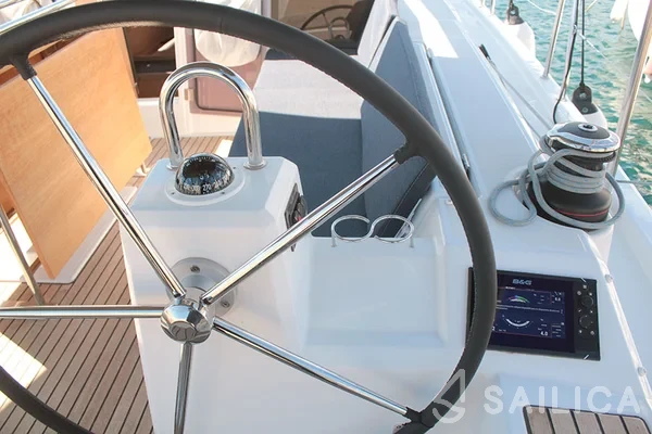 Oceanis 41.1 - Yacht Charter Sailica
